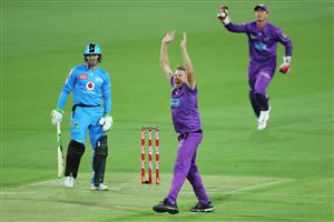 LAUNCESTON, AUSTRALIA - DECEMBER 15: James Faulkner of the Hurricanes appeals unsuccessfully for the wicket of Alex Carey of the Strikers during the Big Bash League match between Hobart Hurricanes and Adelaide Strikers at University of Tasmania Stadium, on December 15, 2020, in Launceston, Australia. (Photo by Matt King/Getty Images)