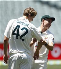 ADELAIDE, AUSTRALIA - DECEMBER 15: Cameron Green of Australia speaks to Marnus Labuschagne of Australia during an Australian Nets Session at Adelaide Oval on December 15, 2020 in Adelaide, Australia. (Photo by Ryan Pierse/Getty Images)