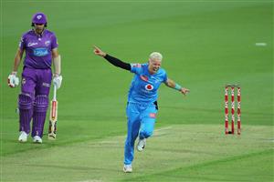LAUNCESTON, AUSTRALIA - DECEMBER 15: Peter Siddle of the Strikers celebrates taking his fifth wicket of Riley Meredith of the Hurricanes during the Big Bash League match between Hobart Hurricanes and Adelaide Strikers at University of Tasmania Stadium, on December 15, 2020, in Launceston, Australia. (Photo by Matt King/Getty Images)