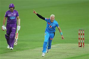 LAUNCESTON, AUSTRALIA - DECEMBER 15: Peter Siddle of the Strikers celebrates taking his fifth wicket of Riley Meredith of the Hurricanes during the Big Bash League match between Hobart Hurricanes and Adelaide Strikers at University of Tasmania Stadium, on December 15, 2020, in Launceston, Australia. (Photo by Matt King/Getty Images)