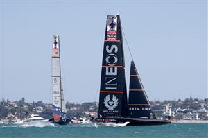 AUCKLAND, NEW ZEALAND - DECEMBER 17: INEOS Team UK, skippered by Ben Ainslie against New York Yacht Club American Magic, skippered by Terry Hutchinson in the second race of the day during the America's Cup World Series on Auckland Harbour on December 17, 2020 in Auckland, New Zealand. (Photo by Phil Walter/Getty Images)