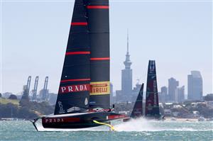 AUCKLAND, NEW ZEALAND - DECEMBER 17: Emirates Team New Zealand skippered by Peter Burling against Luna Rossa Prada Pirelli Team, skippered by Max Sirena in the first race of the America's Cup World Series on Auckland Harbour on December 17, 2020 in Auckland, New Zealand. (Photo by Phil Walter/Getty Images)