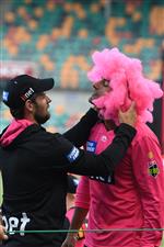 HOBART, AUSTRALIA - DECEMBER 20: Gurinder Sandhu of the Sixers warms up during the Big Bash League match between the Sydney Sixers and the Adelaide Strikers at Blundstone Arena, on December 20, 2020, in Hobart, Australia. (Photo by Steve Bell/Getty Images)