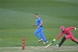 HOBART, AUSTRALIA - DECEMBER 20: Liam Scott of the Strikers tries for a run out during the Big Bash League match between the Sydney Sixers and the Adelaide Strikers at Blundstone Arena, on December 20, 2020, in Hobart, Australia. (Photo by Steve Bell/Getty Images)