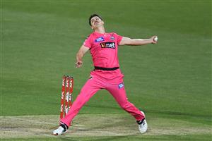 HOBART, AUSTRALIA - DECEMBER 20: Ben Dwarshuis of the Sixers bowls during the Big Bash League match between the Sydney Sixers and the Adelaide Strikers at Blundstone Arena, on December 20, 2020, in Hobart, Australia. (Photo by Steve Bell/Getty Images)