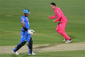 HOBART, AUSTRALIA - DECEMBER 20: Ben Manenti of the Sixers celebrates the wicket of Jake Weatherald of the Strikers during the Big Bash League match between the Sydney Sixers and the Adelaide Strikers at Blundstone Arena, on December 20, 2020, in Hobart, Australia. (Photo by Steve Bell/Getty Images)