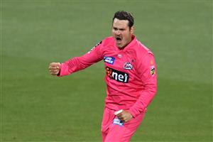 HOBART, AUSTRALIA - DECEMBER 20: Ben Manenti of the Sixers celebrates the wicket of Matt Renshaw of the Strikers during the Big Bash League match between the Sydney Sixers and the Adelaide Strikers at Blundstone Arena, on December 20, 2020, in Hobart, Australia. (Photo by Steve Bell/Getty Images)
