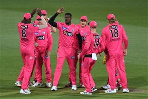 HOBART, AUSTRALIA - DECEMBER 20: Carlos Brathwaite of the Sixers celebrates the wicket of Alex Carey of the Strikers during the Big Bash League match between the Sydney Sixers and the Adelaide Strikers at Blundstone Arena, on December 20, 2020, in Hobart, Australia. (Photo by Steve Bell/Getty Images)