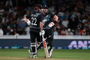 HAMILTON, NEW ZEALAND - DECEMBER 20: Kane Williamson, captain of New Zealand (L) and Tim Seifert of New Zealand (R) talk during game two of the International T20 series between New Zealand and Pakistan at Seddon Park on December 20, 2020 in Hamilton, New Zealand. (Photo by Fiona Goodall/Getty Images)