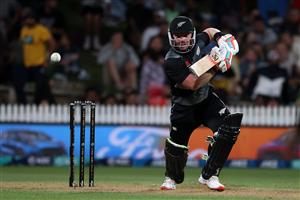 HAMILTON, NEW ZEALAND - DECEMBER 20: Tim Seifert of New Zealand takes a shot during game two of the International T20 series between New Zealand and Pakistan at Seddon Park on December 20, 2020 in Hamilton, New Zealand. (Photo by Fiona Goodall/Getty Images)