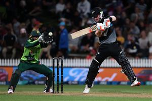 HAMILTON, NEW ZEALAND - DECEMBER 20: Tim Seifert of New Zealand takes a shot during game two of the International T20 series between New Zealand and Pakistan at Seddon Park on December 20, 2020 in Hamilton, New Zealand. (Photo by Fiona Goodall/Getty Images)