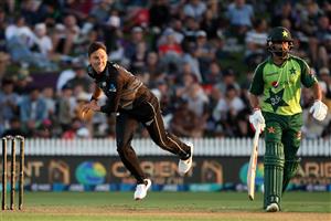HAMILTON, NEW ZEALAND - DECEMBER 20: Trent Boult of New Zealand bowls during the game two of the International T20 series between New Zealand and Pakistan at Seddon Park on December 20, 2020 in Hamilton, New Zealand. (Photo by Fiona Goodall/Getty Images)