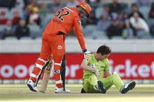 CANBERRA, AUSTRALIA - DECEMBER 22: Colin Munro of the Scorches checks on Adam Milne of the Thunder after he slipped during the Big Bash League match between the Sydney Thunder and the Perth Scorchers at Manuka Oval, on December 22, 2020, in Canberra, Australia. (Photo by Darrian Traynor/Getty Images)