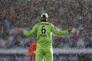 CANBERRA, AUSTRALIA - DECEMBER 22: Alex Hales of the Thunder asks the umpires about the rain during the Big Bash League match between the Sydney Thunder and the Perth Scorchers at Manuka Oval, on December 22, 2020, in Canberra, Australia. (Photo by Darrian Traynor/Getty Images)