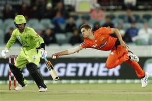 CANBERRA, AUSTRALIA - DECEMBER 22: Aaron Hardie of the Scorchers dives for the ball during the Big Bash League match between the Sydney Thunder and the Perth Scorchers at Manuka Oval, on December 22, 2020, in Canberra, Australia. (Photo by Darrian Traynor/Getty Images)