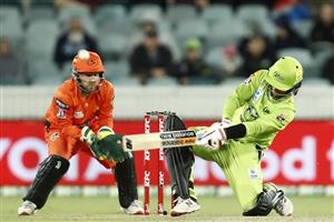 CANBERRA, AUSTRALIA - DECEMBER 22: First gamer Oliver Davies of the Thunder bats during the Big Bash League match between the Sydney Thunder and the Perth Scorchers at Manuka Oval, on December 22, 2020, in Canberra, Australia. (Photo by Darrian Traynor/Getty Images)