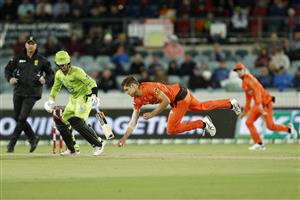 CANBERRA, AUSTRALIA - DECEMBER 22: Aaron Hardie of the Scorchers dives for the ball during the Big Bash League match between the Sydney Thunder and the Perth Scorchers at Manuka Oval, on December 22, 2020, in Canberra, Australia. (Photo by Darrian Traynor/Getty Images)