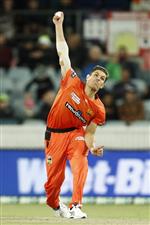 CANBERRA, AUSTRALIA - DECEMBER 22: Aaron Hardie of the Scorchers bowls during the Big Bash League match between the Sydney Thunder and the Perth Scorchers at Manuka Oval, on December 22, 2020, in Canberra, Australia. (Photo by Darrian Traynor/Getty Images)