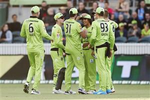 CANBERRA, AUSTRALIA - DECEMBER 22: Oliver Davies of the Thunder is congratulated by team mates after taking a catch to dismiss Josh Inglis of the Scorches during the Big Bash League match between the Sydney Thunder and the Perth Scorchers at Manuka Oval, on December 22, 2020, in Canberra, Australia. (Photo by Darrian Traynor/Getty Images)