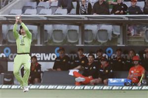 CANBERRA, AUSTRALIA - DECEMBER 22: Oliver Davies of the Thunder takes a catch to dismiss Josh Inglis of the Scorches during the Big Bash League match between the Sydney Thunder and the Perth Scorchers at Manuka Oval, on December 22, 2020, in Canberra, Australia. (Photo by Darrian Traynor/Getty Images)