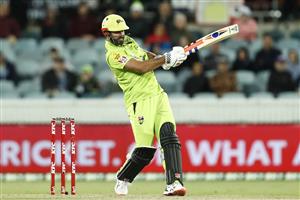 CANBERRA, AUSTRALIA - DECEMBER 22: Ben Cutting of the Thunder bats during the Big Bash League match between the Sydney Thunder and the Perth Scorchers at Manuka Oval, on December 22, 2020, in Canberra, Australia. (Photo by Darrian Traynor/Getty Images)