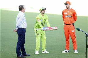 CANBERRA, AUSTRALIA - DECEMBER 22: Callum Ferguson of the Thunder flips the bat before the Big Bash League match between the Sydney Thunder and the Perth Scorchers at Manuka Oval, on December 22, 2020, in Canberra, Australia. (Photo by Darrian Traynor/Getty Images)