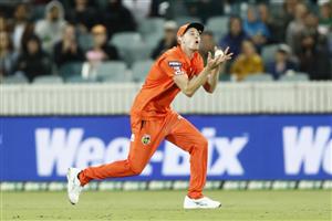 CANBERRA, AUSTRALIA - DECEMBER 22: Jason Behrendorff of the Perth Scorchers takes a catch to dismiss Usman Khawaja of the Thunder during the Big Bash League match between the Sydney Thunder and the Perth Scorchers at Manuka Oval, on December 22, 2020, in Canberra, Australia. (Photo by Darrian Traynor/Getty Images)