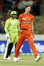 CANBERRA, AUSTRALIA - DECEMBER 22: Jason Behrendorff of the Perth Scorchers celebrates the wicket of Alex Hales of the Thunder during the Big Bash League match between the Sydney Thunder and the Perth Scorchers at Manuka Oval, on December 22, 2020, in Canberra, Australia. (Photo by Darrian Traynor/Getty Images)
