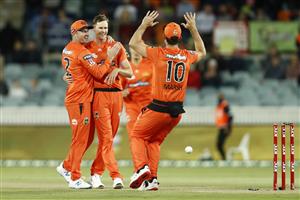 CANBERRA, AUSTRALIA - DECEMBER 22: Jason Behrendorff of the Perth Scorchers celebrates the wicket of Alex Hales of the Thunder during the Big Bash League match between the Sydney Thunder and the Perth Scorchers at Manuka Oval, on December 22, 2020, in Canberra, Australia. (Photo by Darrian Traynor/Getty Images)