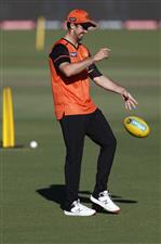 CANBERRA, AUSTRALIA - DECEMBER 22: Mitch Marsh of the Perth Scorchers warms up before the Big Bash League match between the Sydney Thunder and the Perth Scorchers at Manuka Oval, on December 22, 2020, in Canberra, Australia. (Photo by Darrian Traynor/Getty Images)