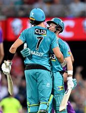 BRISBANE, AUSTRALIA - DECEMBER 27: Jimmy Peirson and James Bazley of the Heat celebrate victory after the Big Bash League match between the Brisbane Heat and the Hobart Hurricanes at The Gabba, on December 27, 2020, in Brisbane, Australia. (Photo by Bradley Kanaris/Getty Images)