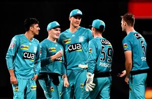 BRISBANE, AUSTRALIA - DECEMBER 27: Max Bryant of the Heat celebrates with team mates after taking the catch to dismiss Colin Ingram of the Hurricanes during the Big Bash League match between the Brisbane Heat and the Hobart Hurricanes at The Gabba, on December 27, 2020, in Brisbane, Australia. (Photo by Bradley Kanaris/Getty Images)