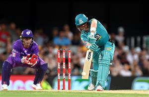 BRISBANE, AUSTRALIA - DECEMBER 27: Jimmy Peirson of the Heat plays a shot during the Big Bash League match between the Brisbane Heat and the Hobart Hurricanes at The Gabba, on December 27, 2020, in Brisbane, Australia. (Photo by Bradley Kanaris/Getty Images)