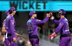 BRISBANE, AUSTRALIA - DECEMBER 27: Dawid Malan of the Hurricanes celebrates with team mates after taking the catch to dismiss Sam Heazlett of the Heat during the Big Bash League match between the Brisbane Heat and the Hobart Hurricanes at The Gabba, on December 27, 2020, in Brisbane, Australia. (Photo by Bradley Kanaris/Getty Images)