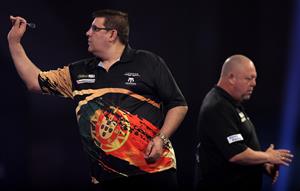 LONDON, ENGLAND - DECEMBER 28: José de Sousa of Portugal in action during his third round match against Mervyn King of England during day eleven of the PDC William Hill World Darts Championship at Alexandra Palace on December 28, 2020 in London, England. (Photo by Luke Walker/Getty Images)