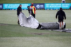 TAURANGA, NEW ZEALAND - DECEMBER 28: The covers are brought on as hail falls onto the ground during day three of the First Test match in the series between New Zealand and Pakistan at Bay Oval on December 28, 2020 in Tauranga, New Zealand. (Photo by Phil Walter/Getty Images)