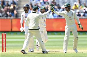 MELBOURNE, AUSTRALIA - DECEMBER 28: Steve Smith of Australia is congratulated by Tim Paine after taking a catch to dismiss Umesh Yadav of India during day three of the Second Test match between Australia and India at Melbourne Cricket Ground on December 28, 2020 in Melbourne, Australia. (Photo by Quinn Rooney/Getty Images)