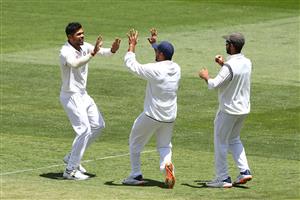 MELBOURNE, AUSTRALIA - DECEMBER 28: Umesh Yadav of India celebrates taking the wicket of Joe Burns of Australia during day three of the Second Test match between Australia and India at Melbourne Cricket Ground on December 28, 2020 in Melbourne, Australia. (Photo by Robert Cianflone/Getty Images)