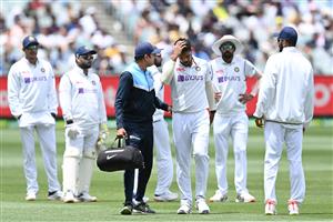 MELBOURNE, AUSTRALIA - DECEMBER 28: Umesh Yadav of India leaves the field injured during day three of the Second Test match between Australia and India at Melbourne Cricket Ground on December 28, 2020 in Melbourne, Australia. (Photo by Quinn Rooney/Getty Images)
