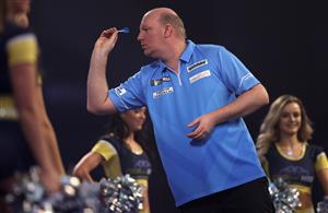 LONDON, ENGLAND - DECEMBER 28: Vincent van der Voort of The Netherlands in action during his third round match against Nathan Aspinall of England during day eleven of the PDC William Hill World Darts Championship at Alexandra Palace on December 28, 2020 in London, England. (Photo by Luke Walker/Getty Images)