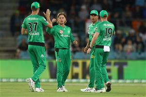 CANBERRA, AUSTRALIA - DECEMBER 29: Adam Zampa (2l) of the Stars and Marcus Stoinis (2r) of the Stars congratulate each other after dismissing Sam Billings of the Thunder during the Big Bash League match between Sydney Thunder and the Melbourne Stars at Manuka Oval, on December 29, 2020, in Canberra, Australia. (Photo by Mike Owen/Getty Images)