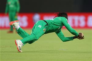 CANBERRA, AUSTRALIA - DECEMBER 29: Andre Fletcher of the Stars catches out Usman Khawaja of the Thunder during the Big Bash League match between Sydney Thunder and the Melbourne Stars at Manuka Oval, on December 29, 2020, in Canberra, Australia. (Photo by Mike Owen/Getty Images)