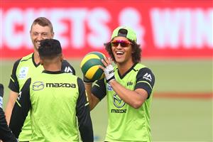 CANBERRA, AUSTRALIA - DECEMBER 29: Ollie Davies of the Thunder warms up prior to the Big Bash League match between Sydney Thunder and the Melbourne Stars at Manuka Oval, on December 29, 2020, in Canberra, Australia. (Photo by Mike Owen/Getty Images)