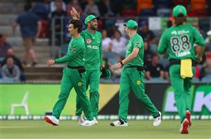 CANBERRA, AUSTRALIA - DECEMBER 29: Stars players congratulate Nic Maddinson of the Stars after mismissing Alex Hales of the Thunder during the Big Bash League match between Sydney Thunder and the Melbourne Stars at Manuka Oval, on December 29, 2020, in Canberra, Australia. (Photo by Mike Owen/Getty Images)