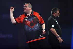 LONDON, ENGLAND - DECEMBER 29: Stephen Bunting of England in action during his third round match against James Wade of England during day twelve of the PDC William Hill World Darts Championship at Alexandra Palace on December 29, 2020 in London, England. (Photo by Luke Walker/Getty Images)