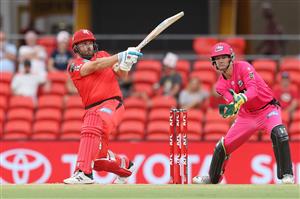 GOLD COAST, AUSTRALIA - DECEMBER 29: Aaron Finch of the Renegades bats during the Big Bash League match between the Melbourne Renegades and the Sydney Sixers at Metricon Stadium, on December 29, 2020, in Gold Coast, Australia. (Photo by Chris Hyde/Getty Images)