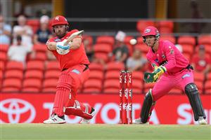 GOLD COAST, AUSTRALIA - DECEMBER 29: Aaron Finch of the Renegades bats during the Big Bash League match between the Melbourne Renegades and the Sydney Sixers at Metricon Stadium, on December 29, 2020, in Gold Coast, Australia. (Photo by Chris Hyde/Getty Images)