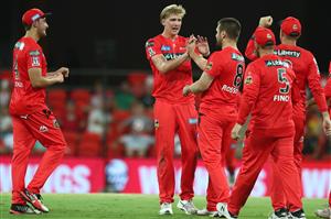 GOLD COAST, AUSTRALIA - DECEMBER 29: Will Sutherland of the Renegades celebrates after dismissing Jordan Silk of the Sixers during the Big Bash League match between the Melbourne Renegades and the Sydney Sixers at Metricon Stadium, on December 29, 2020, in Gold Coast, Australia. (Photo by Chris Hyde/Getty Images)
