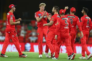 GOLD COAST, AUSTRALIA - DECEMBER 29: Will Sutherland of the Renegades celebrates a wicket during the Big Bash League match between the Melbourne Renegades and the Sydney Sixers at Metricon Stadium, on December 29, 2020, in Gold Coast, Australia. (Photo by Chris Hyde/Getty Images)
