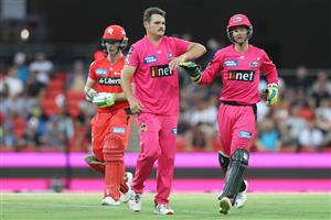 GOLD COAST, AUSTRALIA - DECEMBER 29: Ben Manenti of the Sixers celebrates after dismissing Sam Harper of the Renegades during the Big Bash League match between the Melbourne Renegades and the Sydney Sixers at Metricon Stadium, on December 29, 2020, in Gold Coast, Australia. (Photo by Chris Hyde/Getty Images)